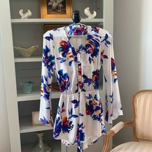 SHOW ME YOUR MUMU Blue Floral designer romper S long bell sleeves